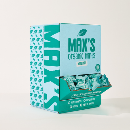 MAX'S Organic Mints Menthol bulkdisplay met 200 individueel verpakte biologische pepermuntjes in een lichtblauwe kartonnen dispenserverpakking.